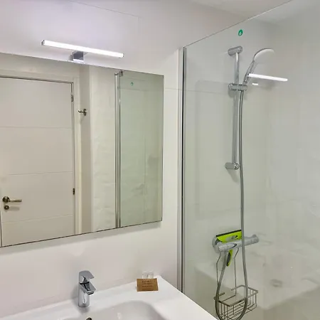 Sea View Apartment, 20th Floor, Pool At Levante شقة